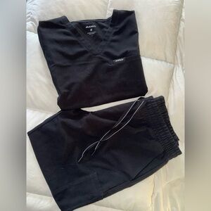 Jaanuu Black Scrub Set (IN PERFECT CONDITION)